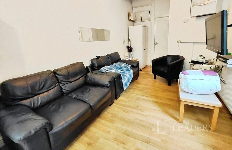 6 bedroom house to rent - Standish Road, Manchester, M14