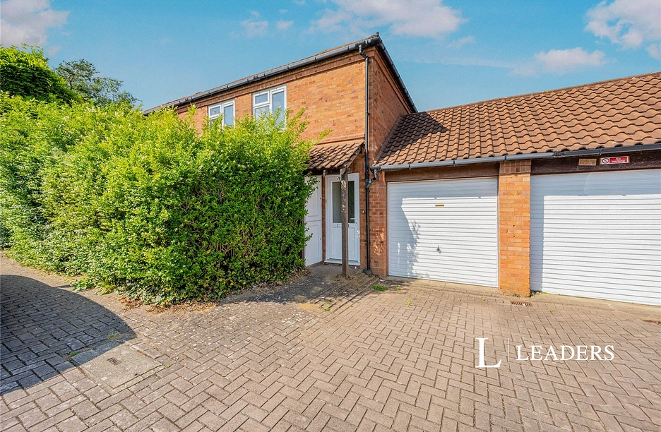 2 bedroom maisonette for sale - Coachmaker Court, Neath Hill, Milton Keynes, Buckinghamshire, MK14 - Property View 1