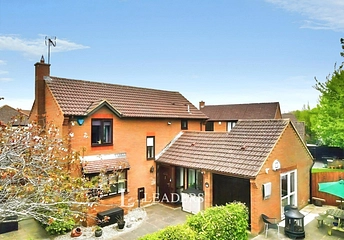 4 bedroom house for sale - Delius Close, Browns Wood, Milton Keynes, Buckinghamshire, MK7 - Property View 1