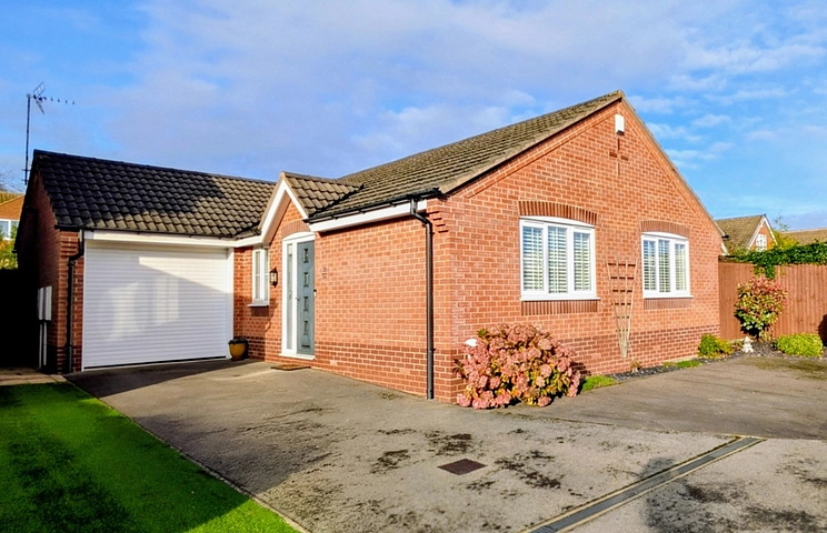2 bedroom bungalow for sale - Hanover Close, Forest Town, Mansfield, Nottinghamshire, NG19