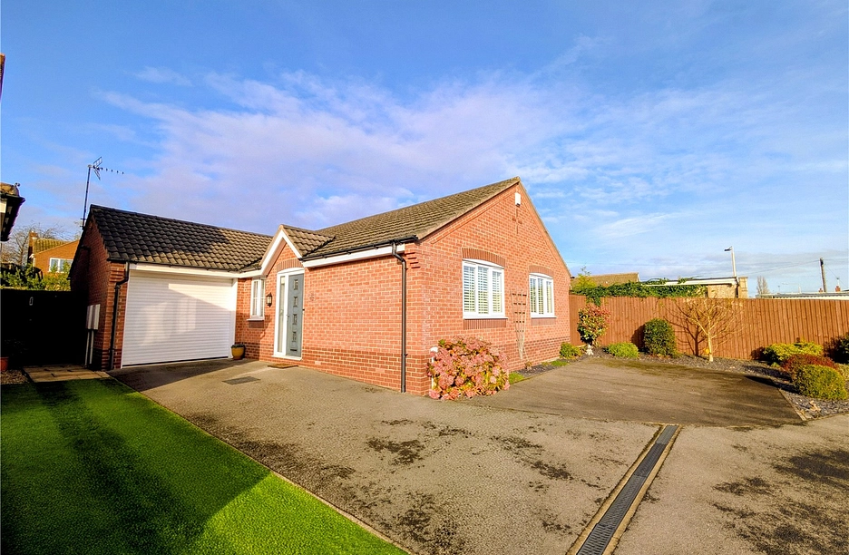 2 bedroom bungalow for sale - Hanover Close, Forest Town, Mansfield, Nottinghamshire, NG19 - Property View 1