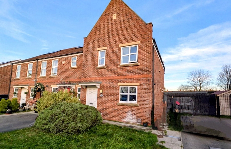 3 bedroom house for sale - Church Drive, Shirebrook, Mansfield, Derbyshire, NG20