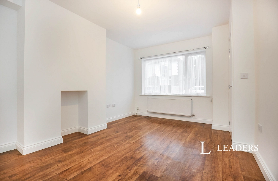 3 bedroom house to rent - Wallis Road, Kettering, NN15 - Property View 1