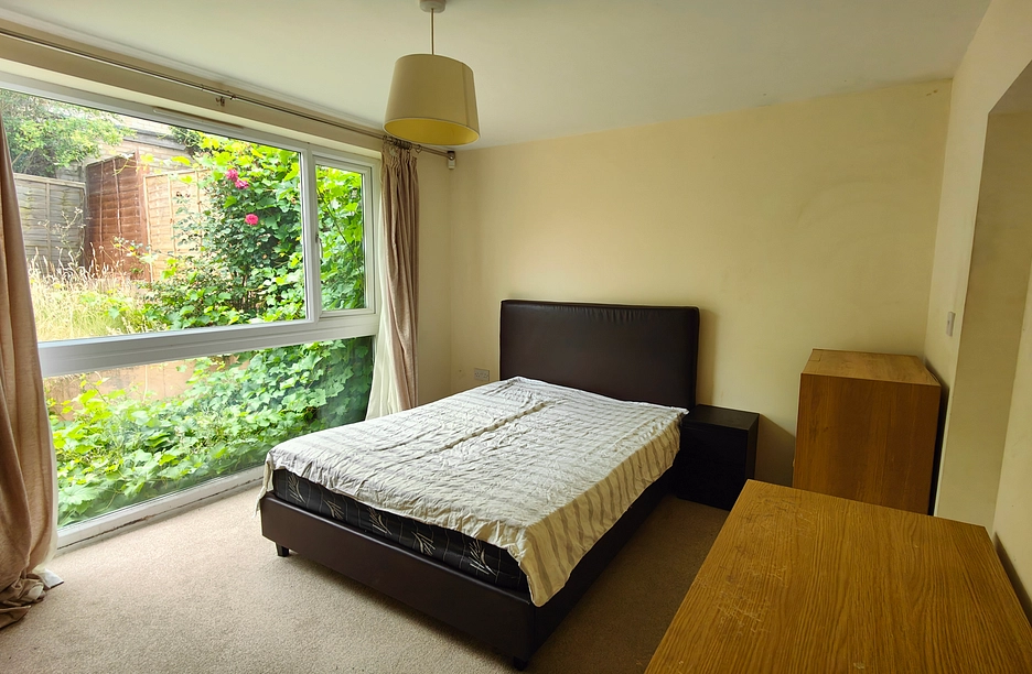 5 bedroom detached to rent - Paxton Road, Northampton, Northamptonshire, NN3 - Property View 1