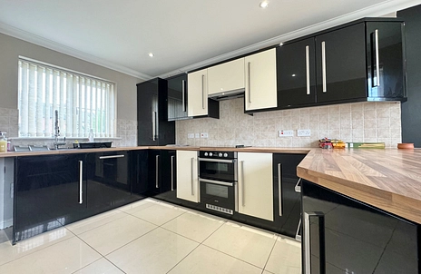 3 bedroom house to rent - Beccles Road, Bradwell, NR31 - Property View 2