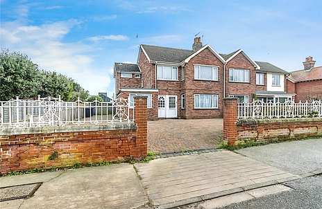 2 bedroom apartment for sale - Corton Road, Lowestoft, Suffolk, NR32 - Property View 2