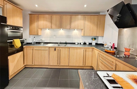 2 bedroom apartment to rent - Channel Way, Southampton, SO14 - Property View 3