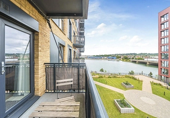 2 bedroom apartment to rent - Granada House, Meridian Way, Southampton, SO14 - Property View 1