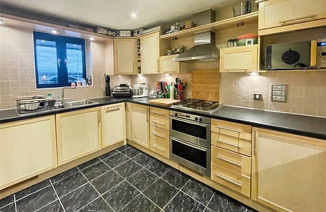 2 bedroom apartment for sale - Canute Road, Southampton, Hampshire, SO14 - Property View 3