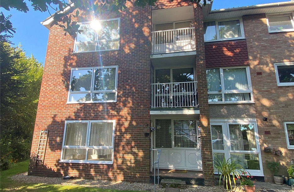 2 bedroom apartment for sale - Ashley Road, New Milton, Hampshire, BH25 - Property View 1