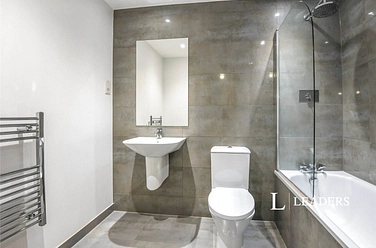 2 bedroom apartment to rent - Queensgate, Cromwell Road, Redhill, RH1