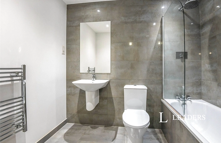 2 bedroom apartment to rent - Queensgate, Cromwell Road, Redhill, RH1