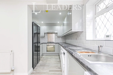 property to rent - The Frenches, Redhill, Surrey, RH1