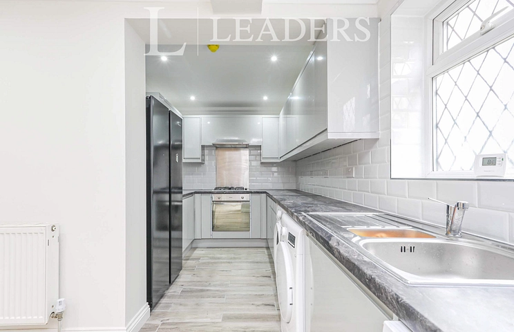 property to rent - The Frenches, Redhill, Surrey, RH1