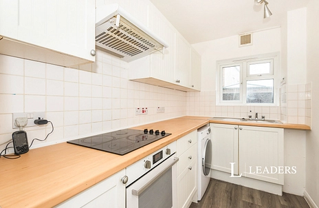 2 bedroom property to rent - Lesbourne Road, Reigate, RH2 - Property View 3