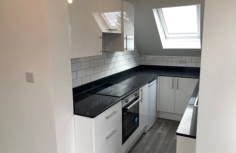 property to rent - Grovehill Road, Redhill, Surrey, RH1 - Property View 2