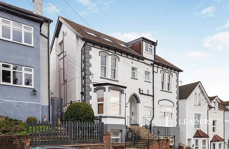 1 bedroom property to rent - Grovehill Road, Redhill, Surrey, RH1 - Property View 2