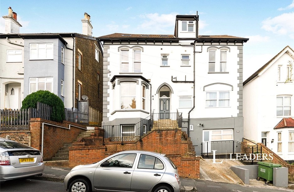 property to rent - Grovehill Road, Redhill, Surrey, RH1 - Property View 1