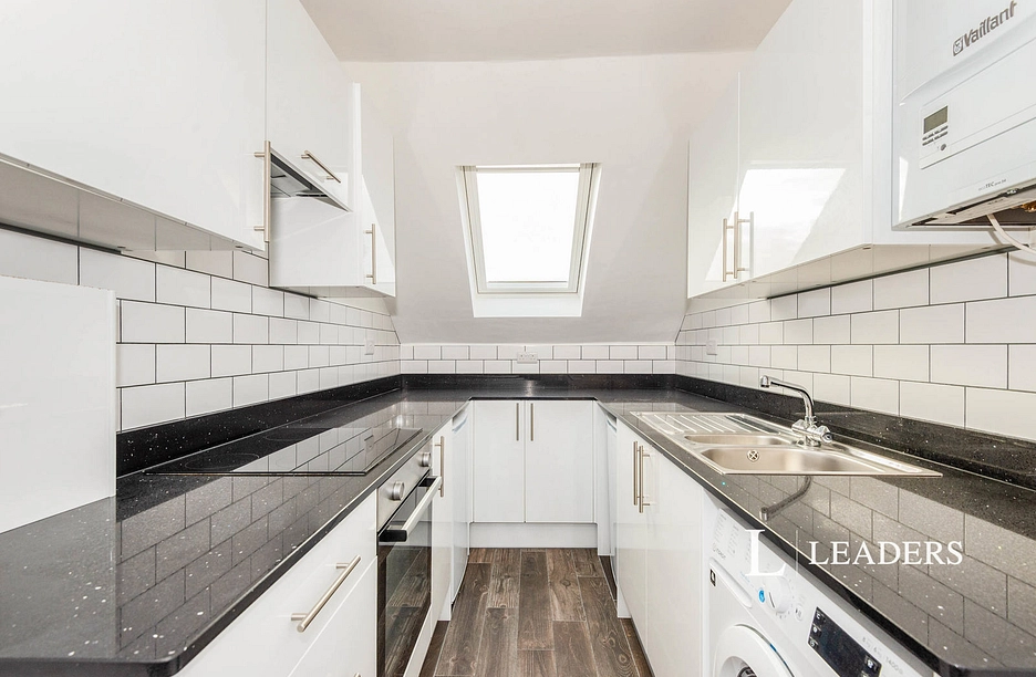 1 bedroom property to rent - Grovehill Road, Redhill, Surrey, RH1 - Property View 1