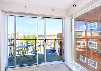 2 bedroom apartment to rent - Canalside, Redhill, Surrey, RH1 - Property View 1