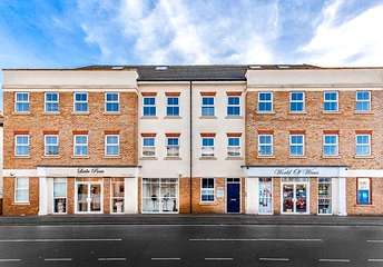 2 bed flat/apartment for rent in Station Road, Horley, Surrey, RH6