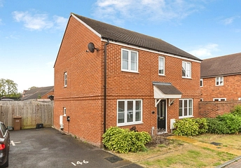 4 bed house for rent in Gratton Road, Horley, Surrey, RH6