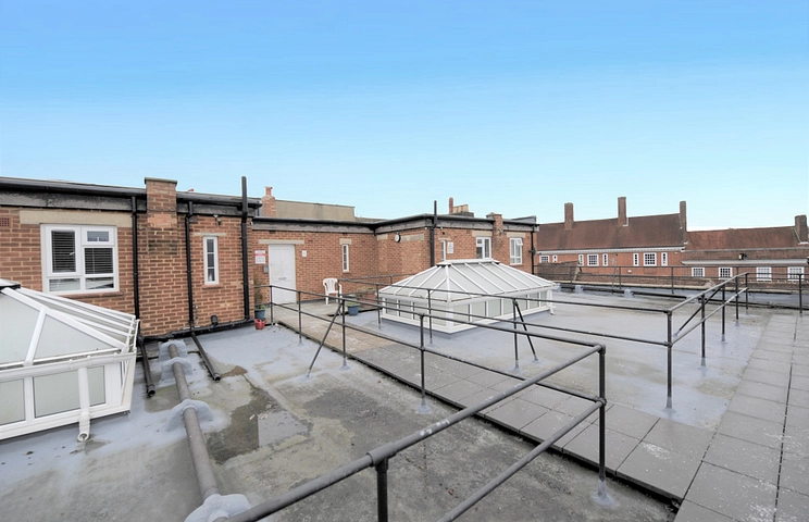 1 bedroom studio to rent - High Street, Reigate, RH2