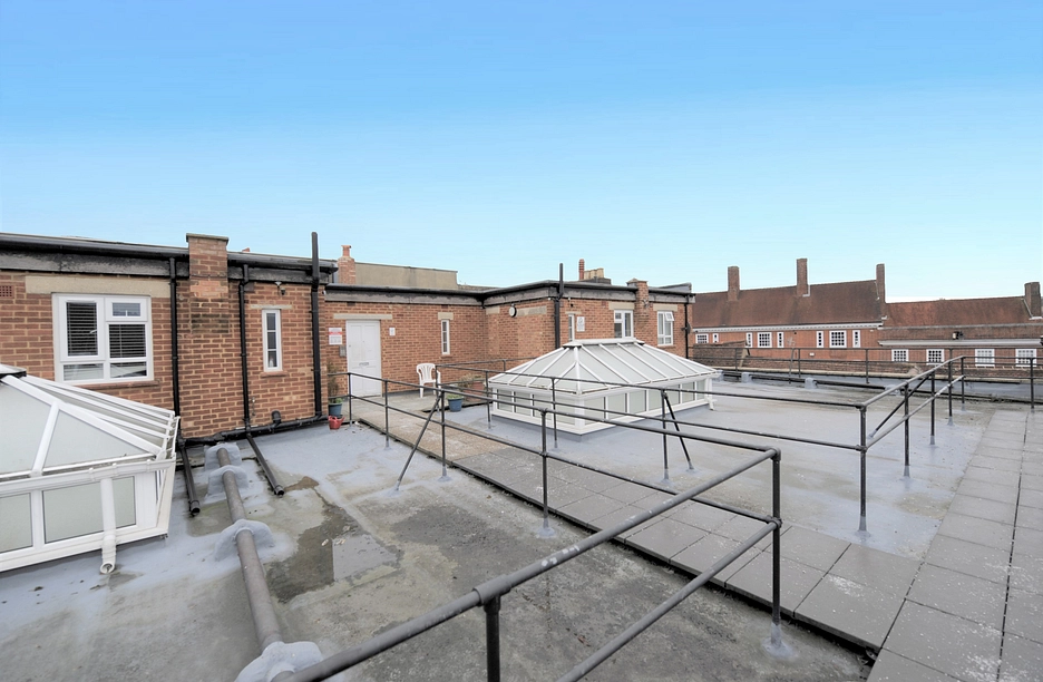 1 bedroom studio to rent - High Street, Reigate, RH2 - Property View 1