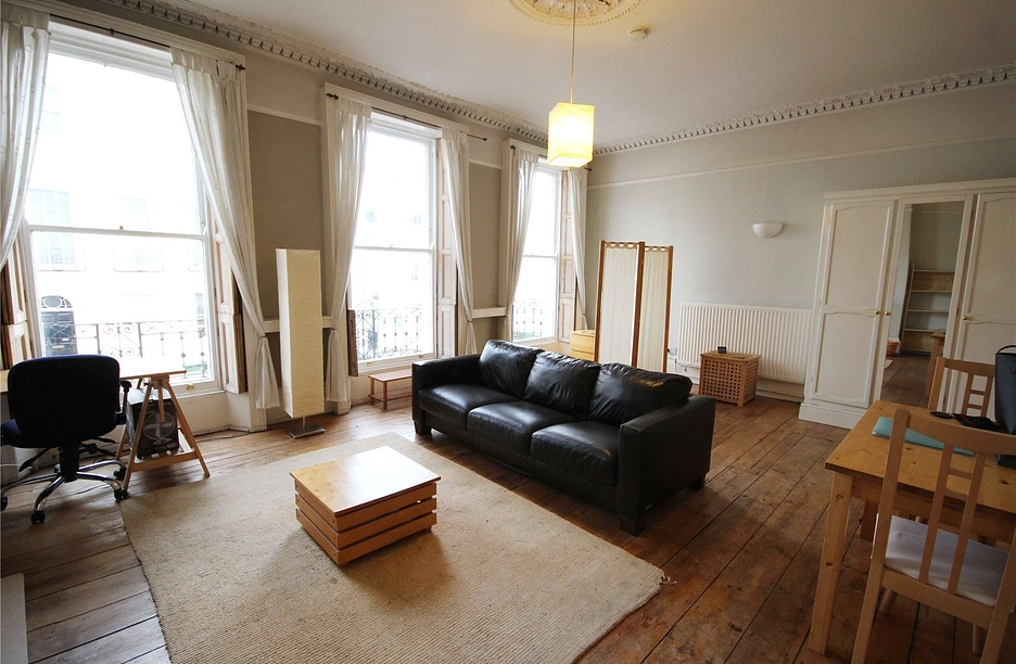 property to rent - Hewlett Road, Cheltenham, Gloucestershire, GL52 - Property View 1