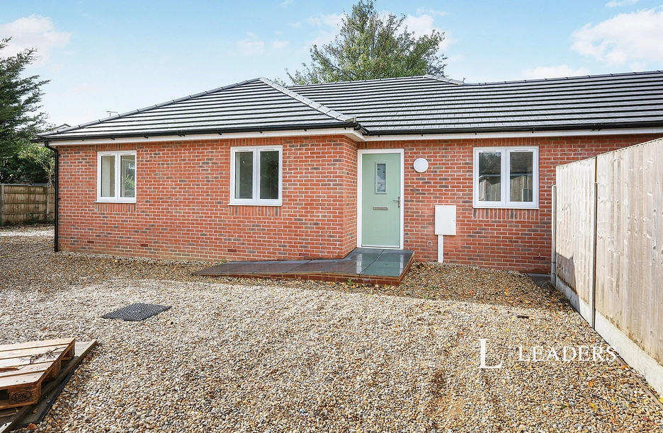 3 bedroom bungalow to rent - Daisy Lane, Locks Heath, Southampton, Hampshire, SO31 - Property View 1