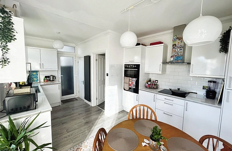 3 bedroom house for sale - Westbury Road, Southend-on-Sea, Essex, SS2 - Property View 2