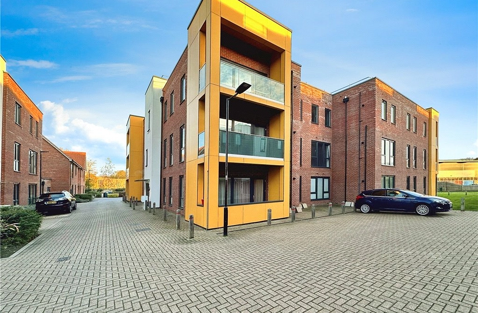 2 bedroom apartment for sale - Cole Court, Southend-on-Sea, Essex, SS2 - Property View 1