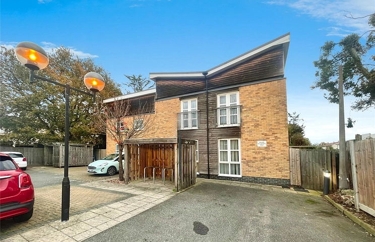 2 bedroom apartment for sale - Lornes Close, Southend-on-Sea, Essex, SS2