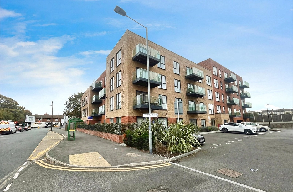 1 bedroom apartment for sale - Fairfax Drive, Westcliff-on-Sea, Essex, SS0 - Property View 1