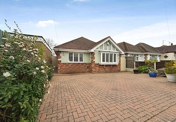 4 bedroom bungalow for sale - Clifton Road, Rochford, Essex, SS4 - Property View 1
