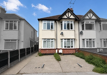 2 bedroom apartment for sale - Bournemouth Park Road, Southend-on-Sea, Essex, SS2 - Property View 1