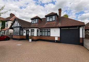 2 bedroom apartment for sale - Mayfield Avenue, Southend-on-Sea, Essex, SS2 - Property View 1