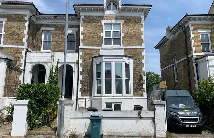 4 bedroom apartment to rent - Clarendon Road, Southsea, PO5