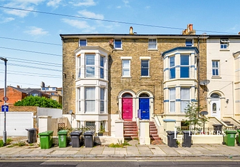 2 bed flat/apartment for rent in Shaftesbury Road, Southsea, Hampshire, PO5