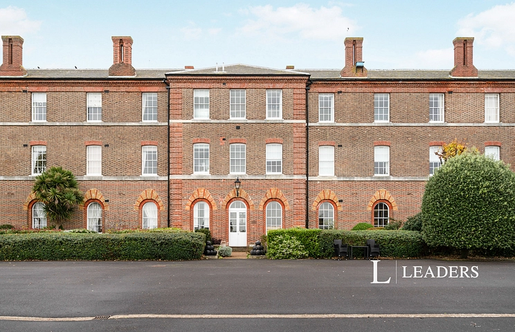 3 bedroom apartment to rent - Halliday House, Gunners Row, Southsea, PO4