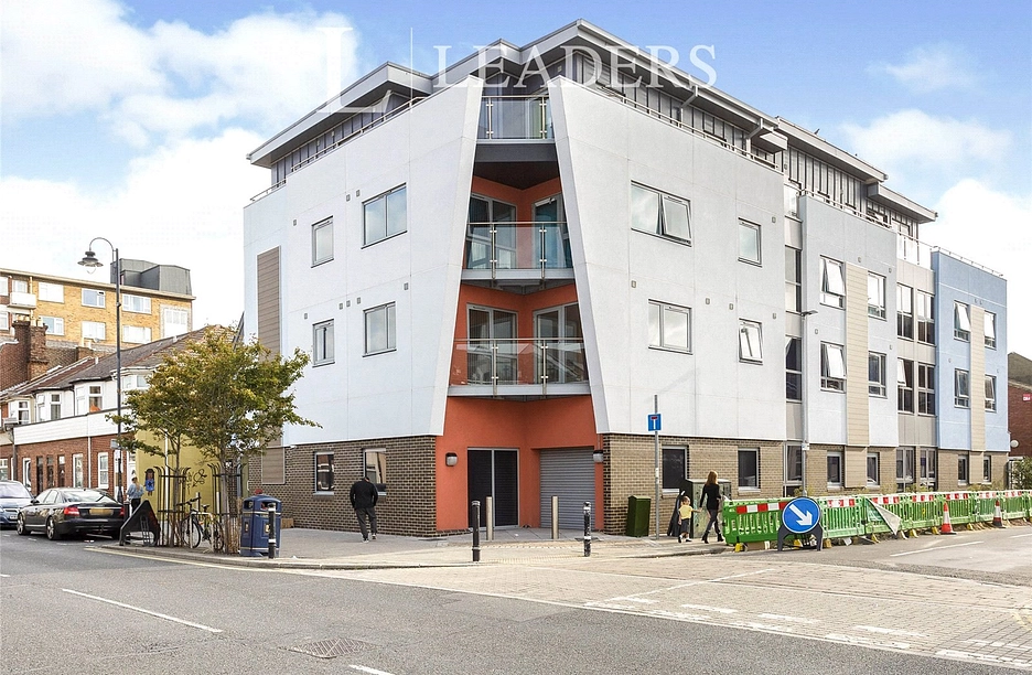 1 bedroom terraced to rent - Fawcett Road, PO4 - Property View 1