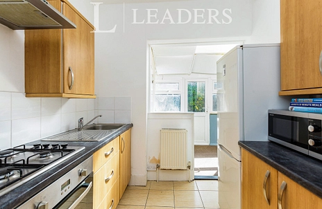 4 bedroom house to rent - Bath Road, PO4 - Property View 3