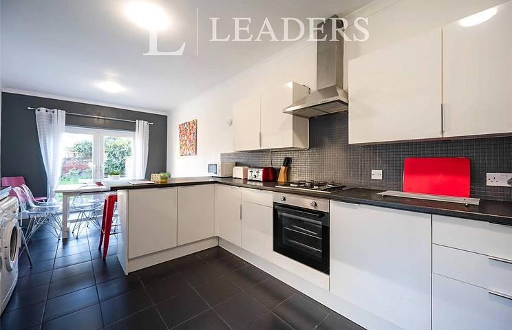 6 bedroom house to rent - Lawrence Road, Southsea, PO5