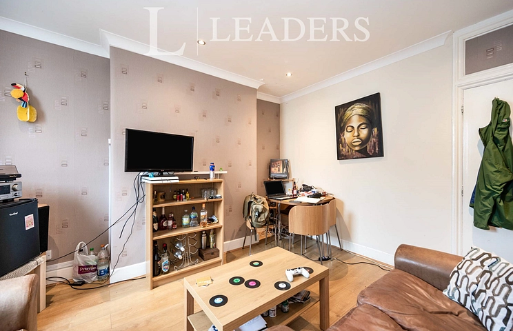 4 bedroom apartment to rent - Alhambra Road, Southsea, PO4