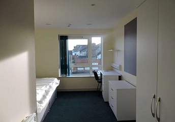 1 bedroom property to rent - Halls, 151 Fawcett Road, Southsea, PO4 - Property View 1