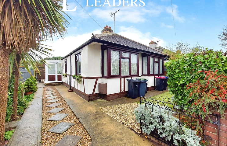 2 bedroom bungalow to rent - North Crescent, SS2