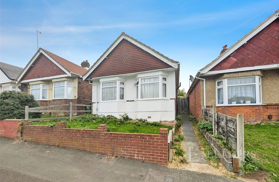 2 bedroom bungalow for sale - Wycliffe Road, Southampton, Hampshire, SO18 - Property View 1