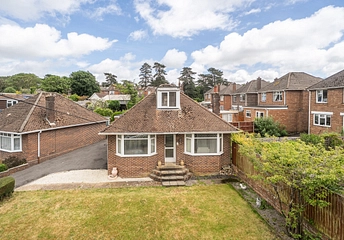3 bedroom bungalow for sale - Garrick Gardens, Southampton, Hampshire, SO19 - Property View 1
