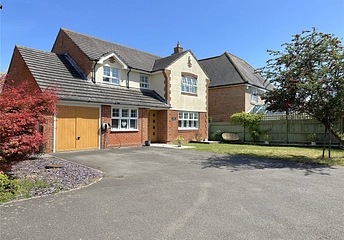 4 bedroom house for sale - Coral Reef Close, Eastbourne, East Sussex, BN23 - Property View 1