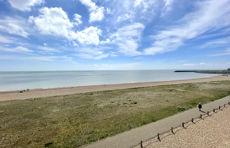 2 bedroom apartment to rent - Ensenada Reef, East Sussex, Eastbourne, BN23